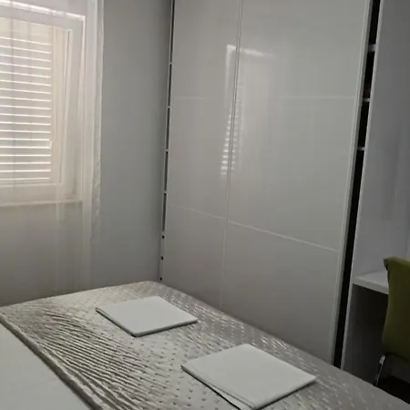 Twins 1 By Guide Thurinici